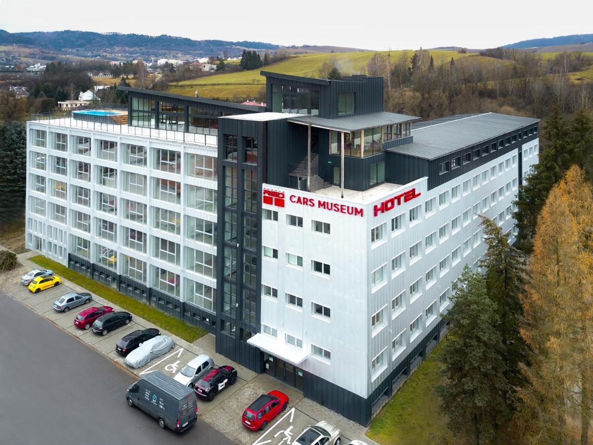 Hotel Double Red Cars Museum Brezno Exterior photo